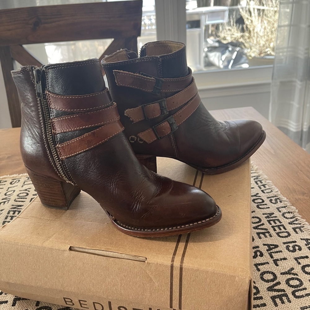 Bed Stu Shoes Bed Stu Begin Buckle Ankle Boots
Tan Teak Driftwood